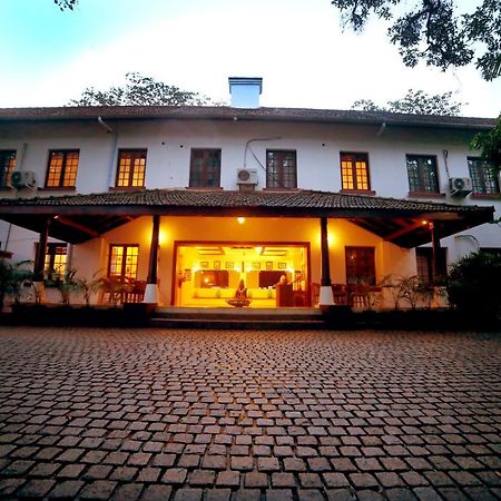 Old Lighthouse Bristow Hotel , Fort Kochi Exteriör bild