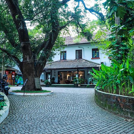 Old Lighthouse Bristow Hotel , Fort Kochi Exteriör bild