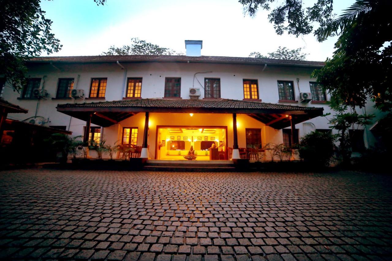 Old Lighthouse Bristow Hotel , Fort Kochi Exteriör bild