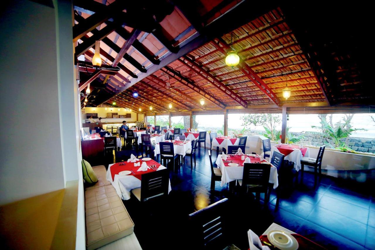 Old Lighthouse Bristow Hotel Kochi Exteriör bild