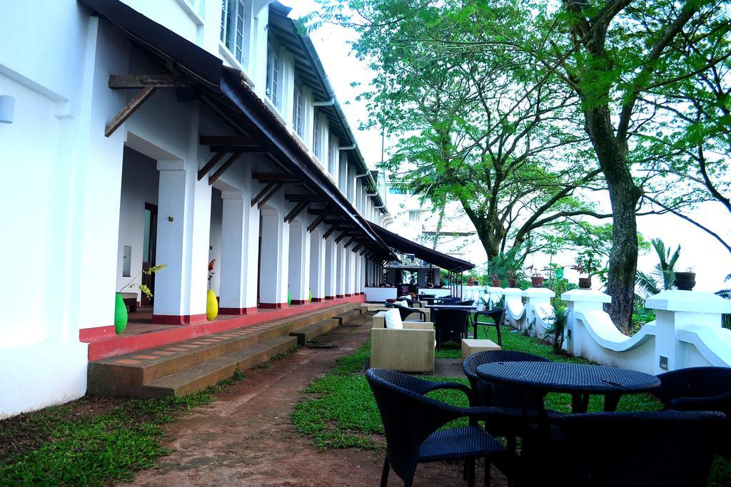 Old Lighthouse Bristow Hotel , Fort Kochi Exteriör bild