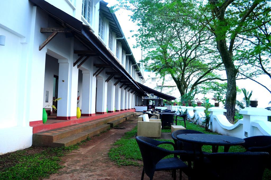 Old Lighthouse Bristow Hotel Kochi Exteriör bild