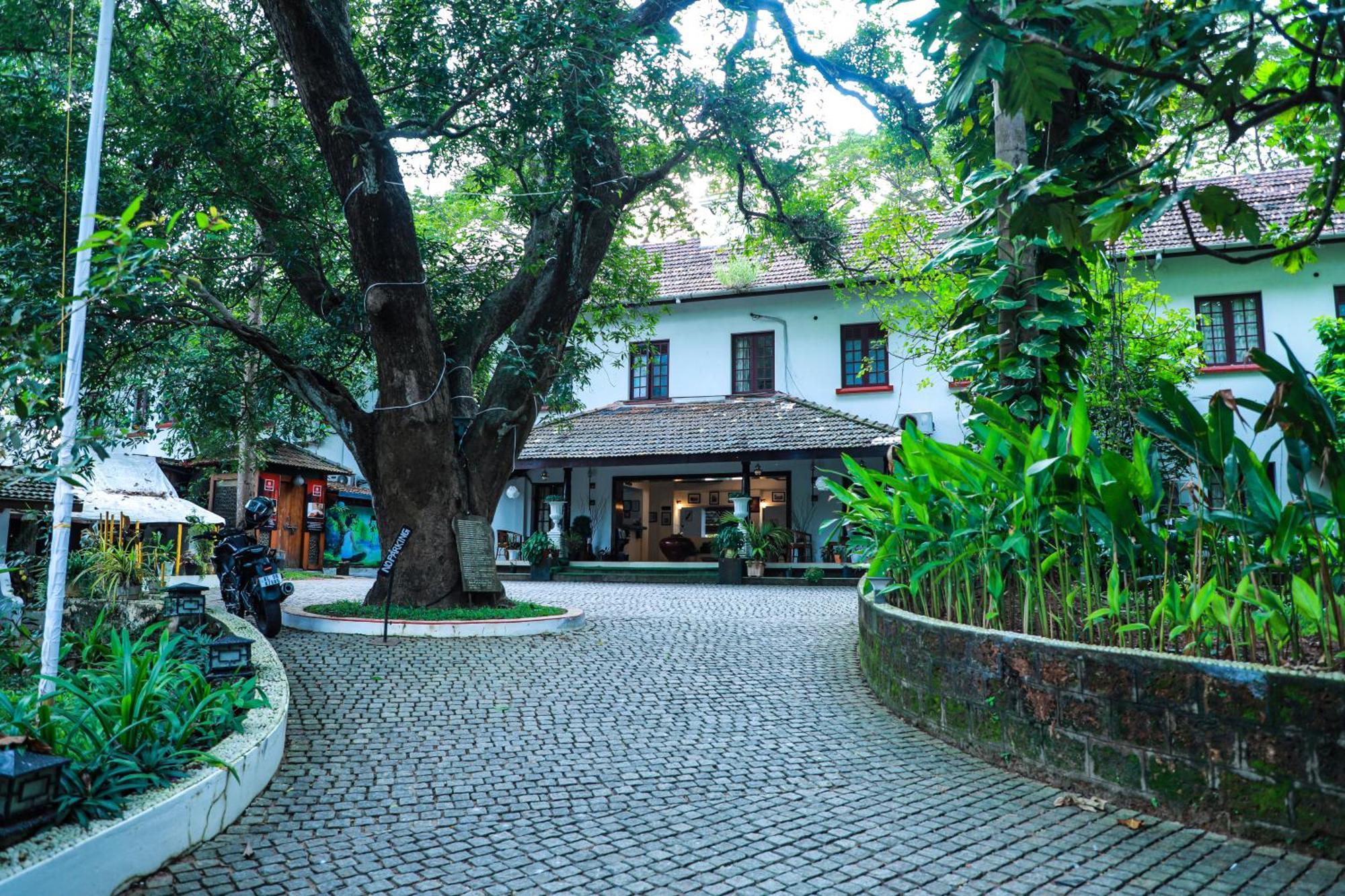 Old Lighthouse Bristow Hotel , Fort Kochi Exteriör bild